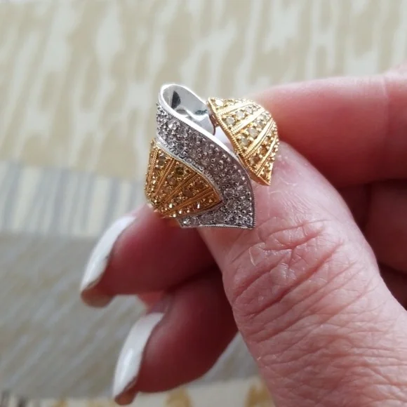 18kt Gold Diamond Ring - Picture 5 of 5